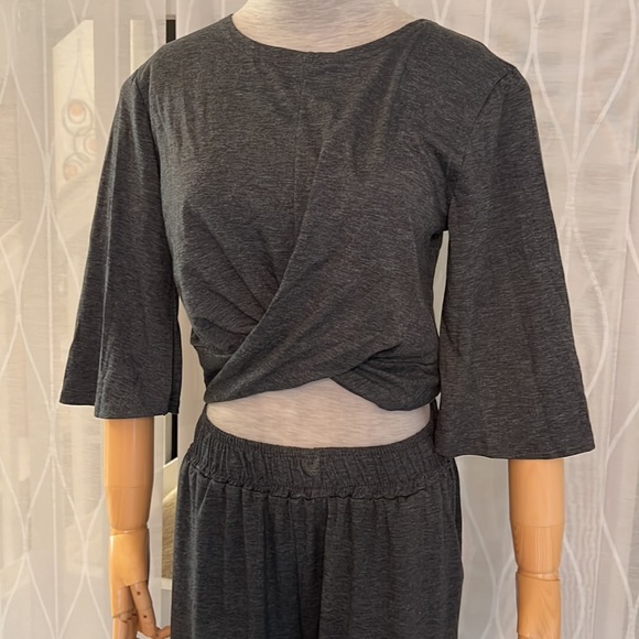 Woman’s Top + Wind leg Pens Set🌺 - Picture 4 of 13